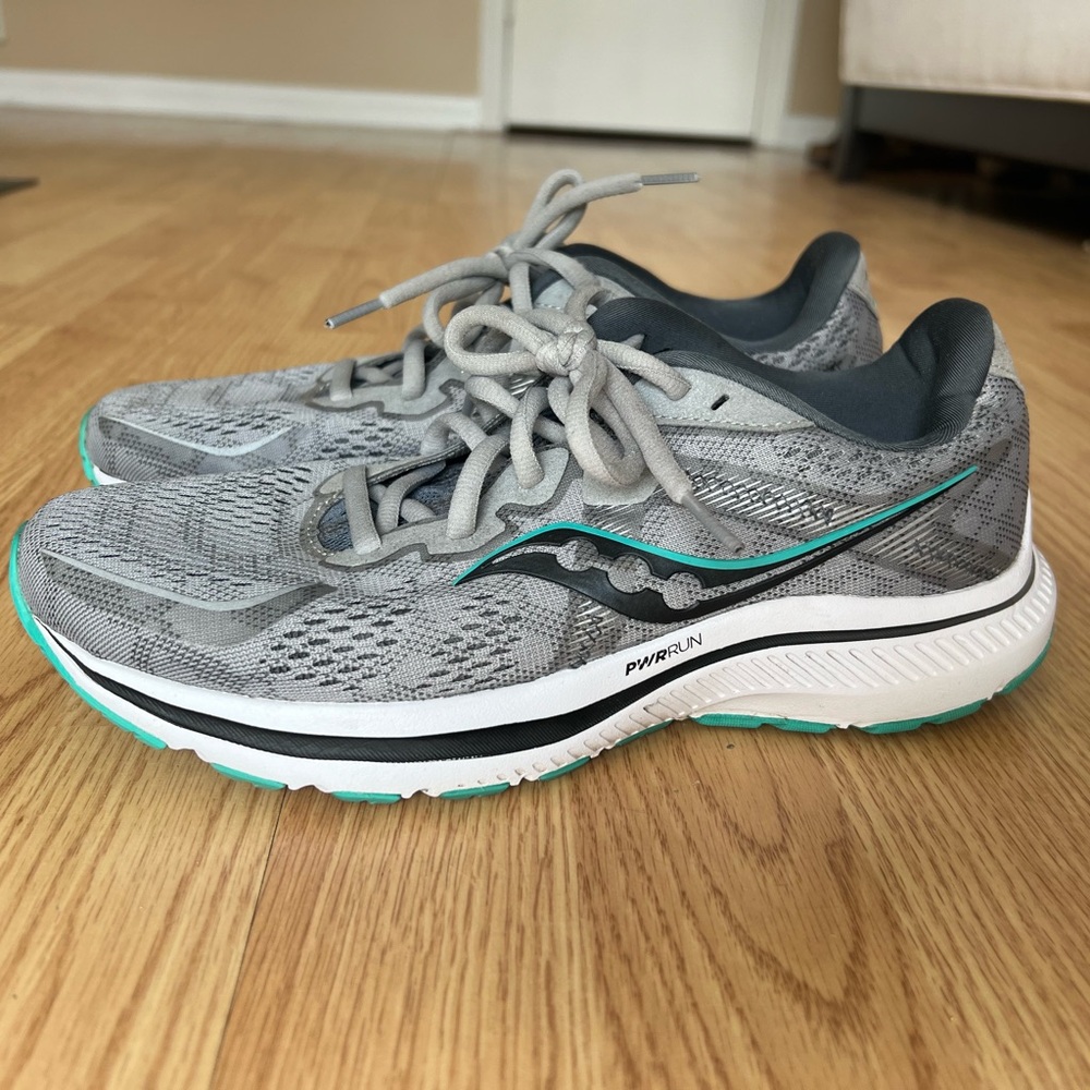 Saucony Omni running shoe